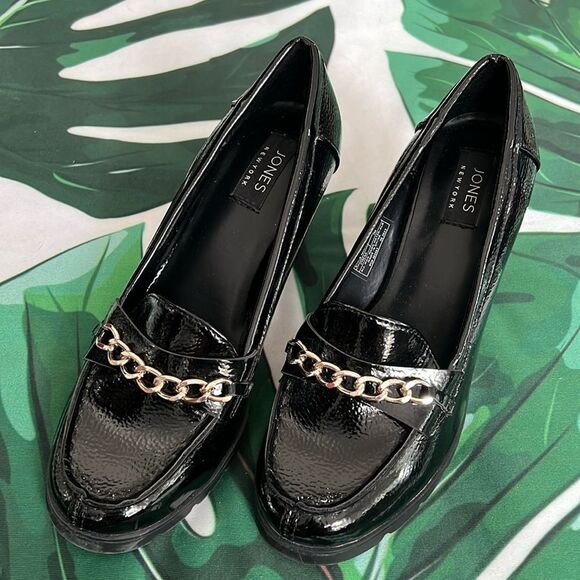 Jones, New York black patent heels loafer style with silver chain - Picture 1 of 9